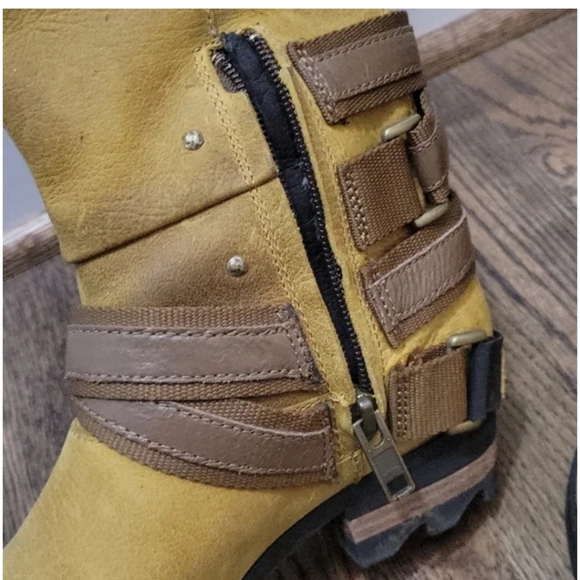 Sorel Ladies Riding Boots in Yellow - Picture 7 of 11